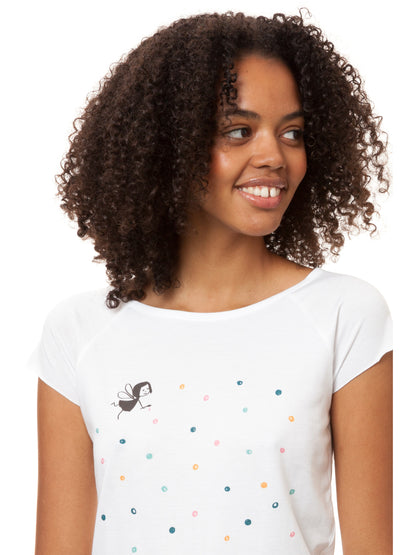 FellHerz Damen T-shirt Konfettimädchen weiß mit Raglan-Ärmeln bio fair und vegan hergestellt. Weißes T-Shirt mit bunten Konfetti-Tupfen und einem kleinen geflügelten Mädchen auf der Vorderseite.